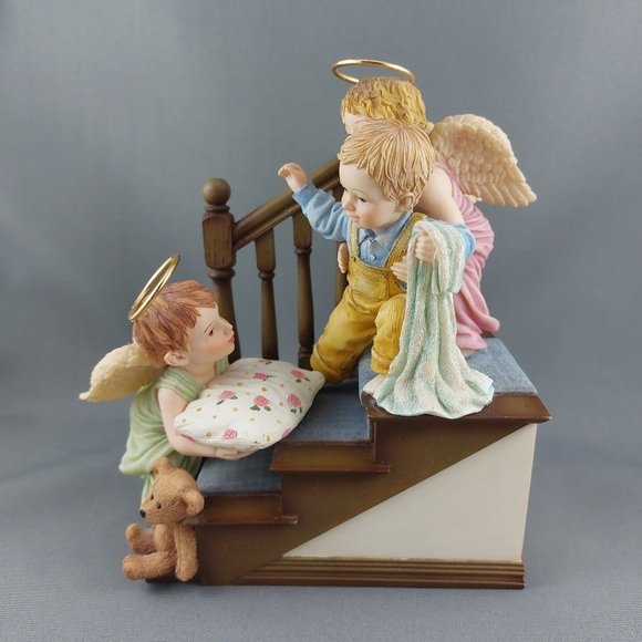 2002 Demdaco Prayers & Promises "Safe In The arms Of Love" figure - Picture 1 of 11